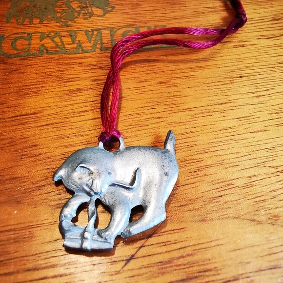Vintage Pewter Kitty Cat Ornament Pendant - Picture 10 of 14